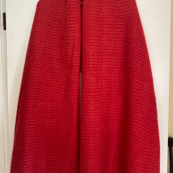 Red wrap, shawl - Picture 2 of 3
